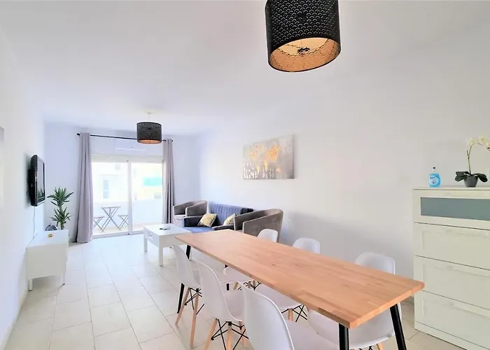 Coastal Getaway: 2 For Up To 14 Guests! Light-flooded And Spacious