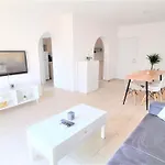 Appartement Coastal Getaway: 2 For Up To 14 Guests! Light-flooded And Spacious Larnaca