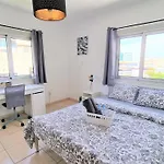 Coastal Getaway: 2 For Up To 14 Guests! Light-flooded And Spacious Larnaca