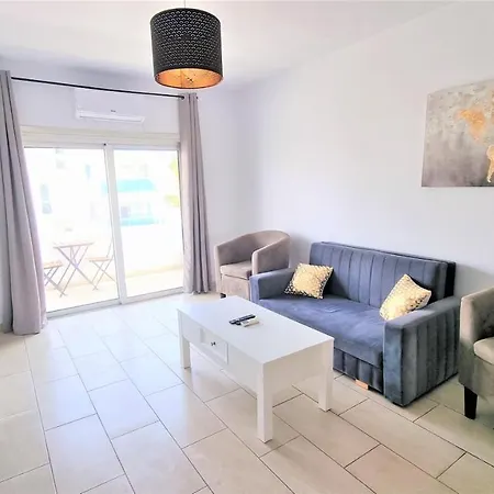 Apartment Coastal Getaway: 2 For Up To 14 Guests! Light-flooded And Spacious Larnaca