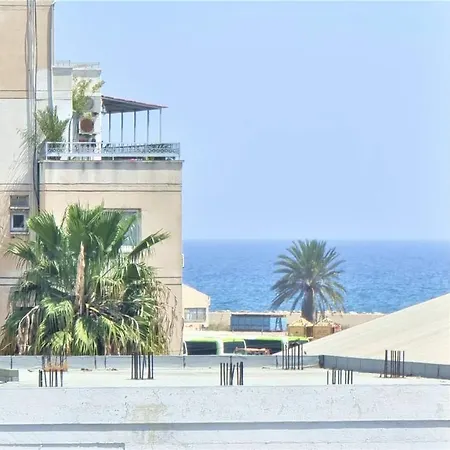 Coastal Getaway: 2 For Up To 14 Guests! Light-flooded And Spacious Apartment