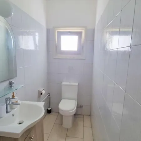 Coastal Getaway: 2 For Up To 14 Guests! Light-flooded And Spacious Διαμέρισμα Λάρνακα