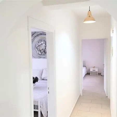 Coastal Getaway: 2 For Up To 14 Guests! Light-flooded And Spacious Larnaka