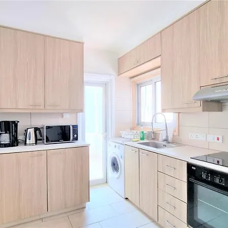 Coastal Getaway: 2 For Up To 14 Guests! Light-flooded And Spacious * Larnaka