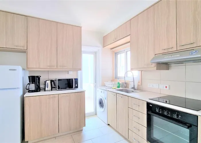 Coastal Getaway: 2 For Up To 14 Guests! Light-flooded And Spacious * Larnaka